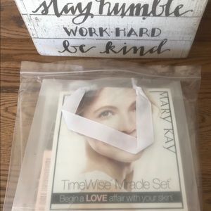 Mary Kay Makeup - NIB Mary Kay Timewise Miracle Set Oily/Combination Mary Kay Makeup - NIB Mary Kay Timewise Miracle Set Oily/Combination